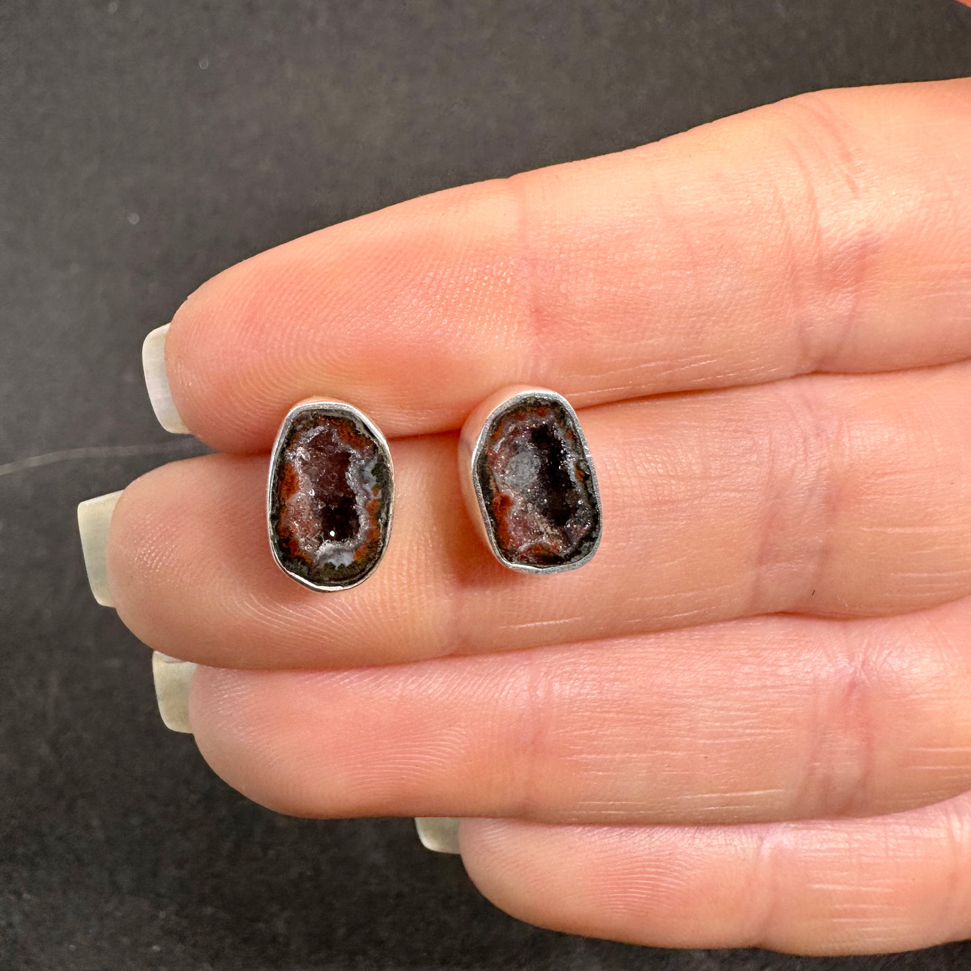 19 Tabasco Agate Geode Stud Silver Earrings