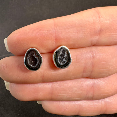 1 Tabasco Agate Geode Stud Silver Earrings