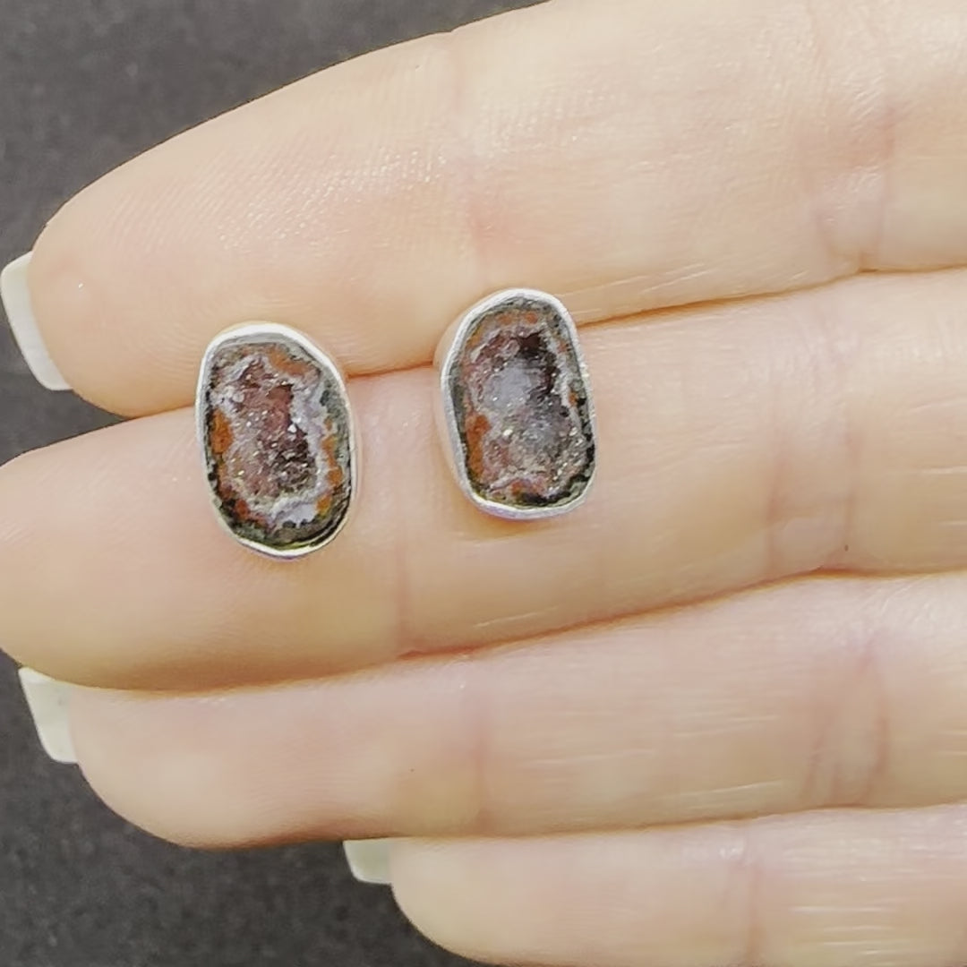 19 Tabasco Agate Geode Stud Silver Earrings